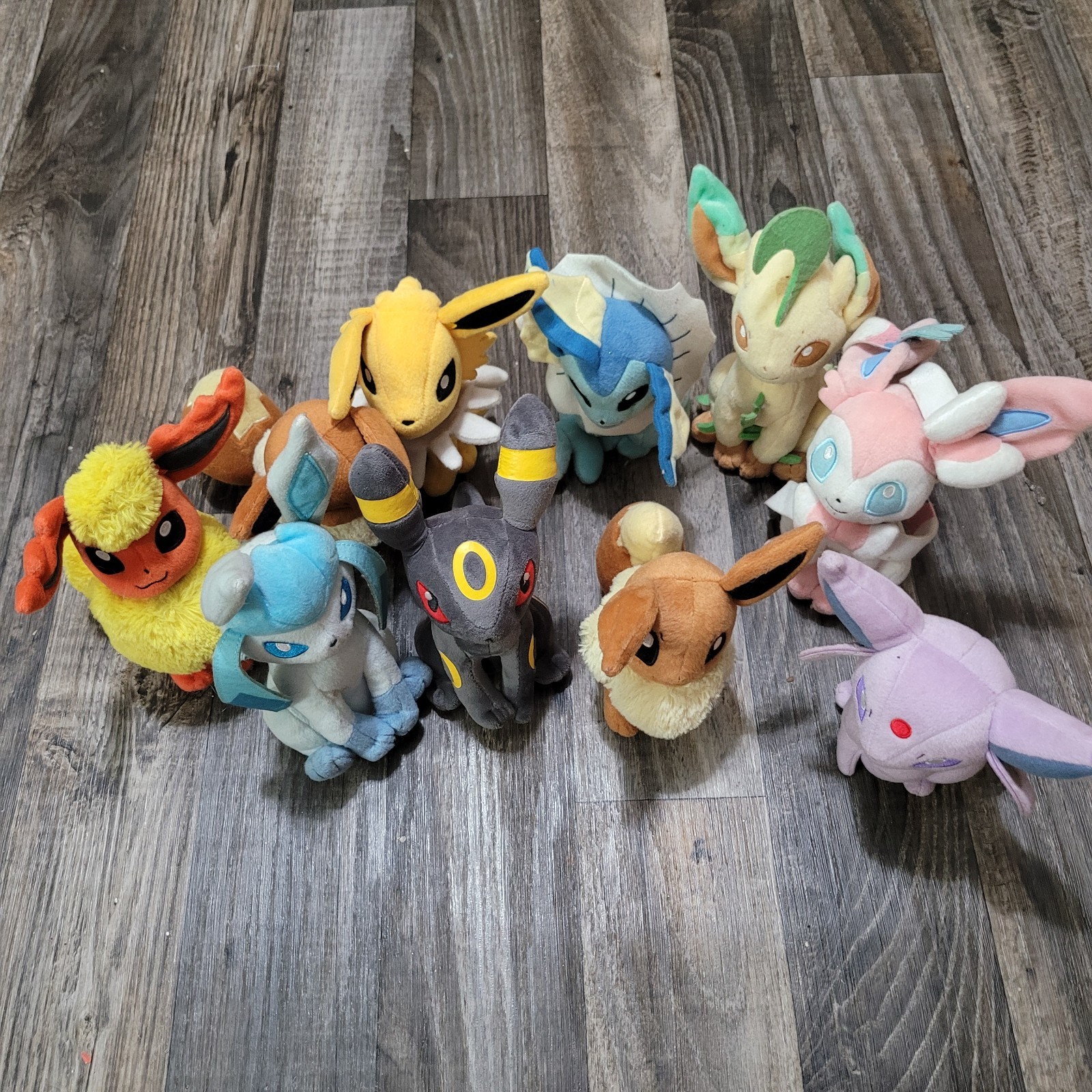 Pokemon Plush Lot Eevee Evolution Set Umbreon Glaceon Flareon (Distressed) Pokemon Plush Lot Eevee Evolution Set Umbreon Glaceon Flareon (Distressed)