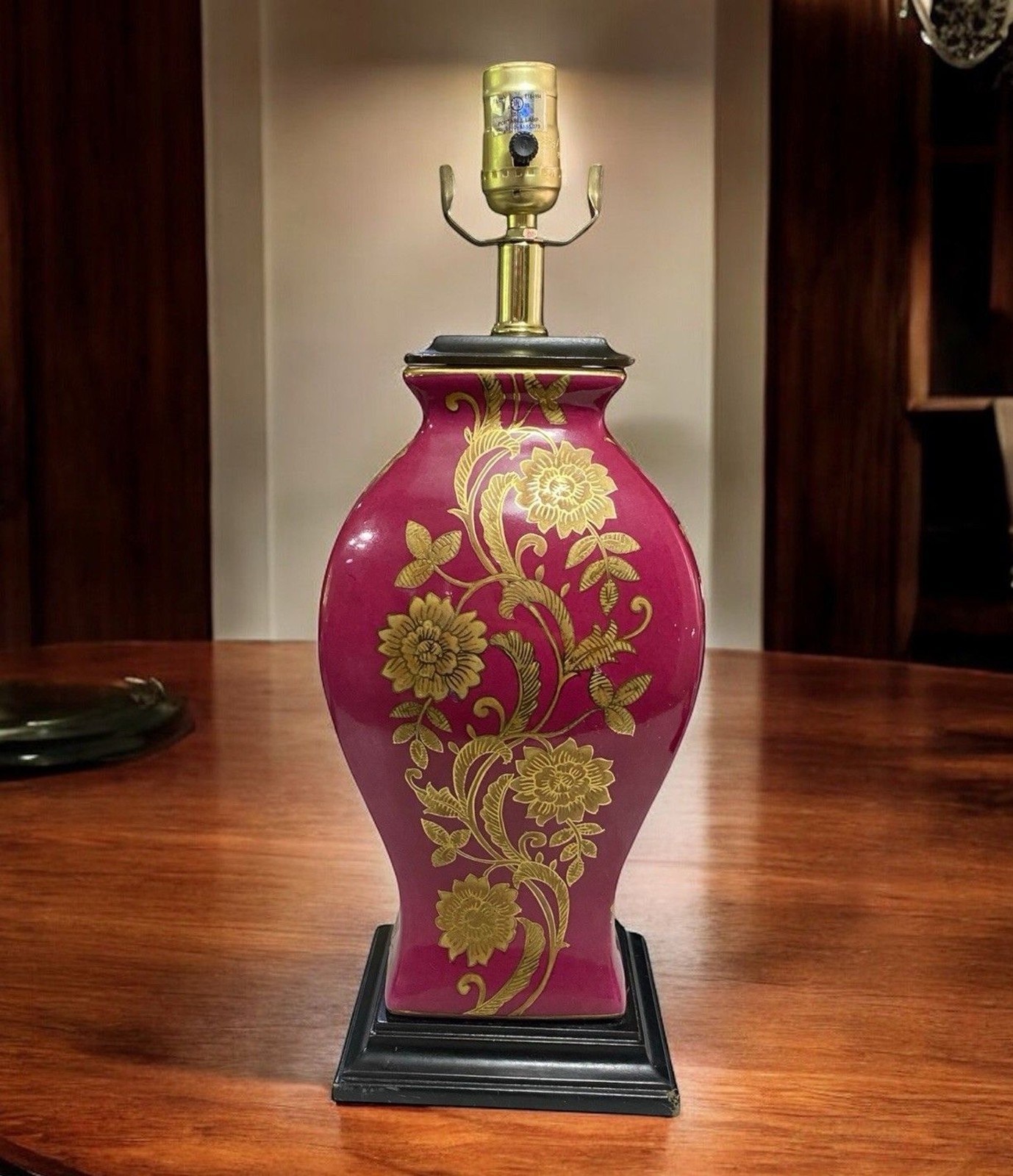 VTG Oriental Style Porcelain Urn Table Lamp Raspberry w/Gold Floral 18 1/4” T VTG Oriental Style Porcelain Urn Table Lamp Raspberry w/Gold Floral 18 1/4” T