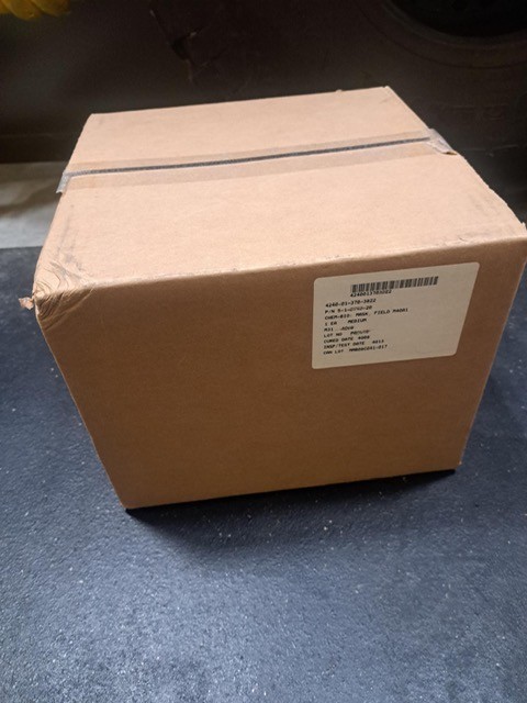 NEW IN BOX M40 series gas mask with accessories Military Issue, Size: Medium NEW IN BOX M40 series gas mask with accessories Military Issue, Size: Medium