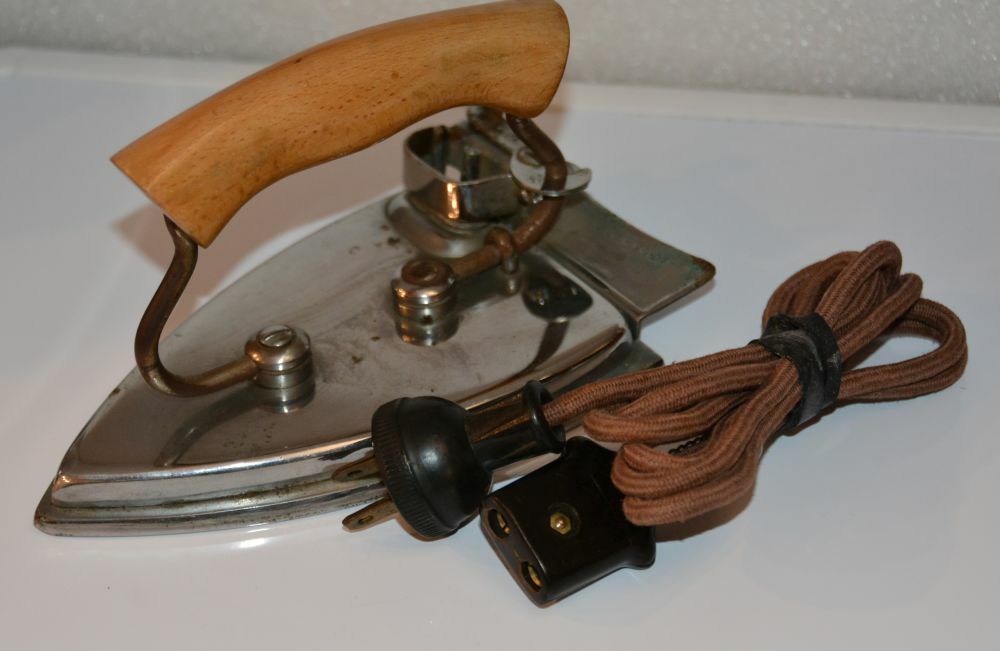 Vintage Greyhound 150W Folding Travel Iron Wood Handle
