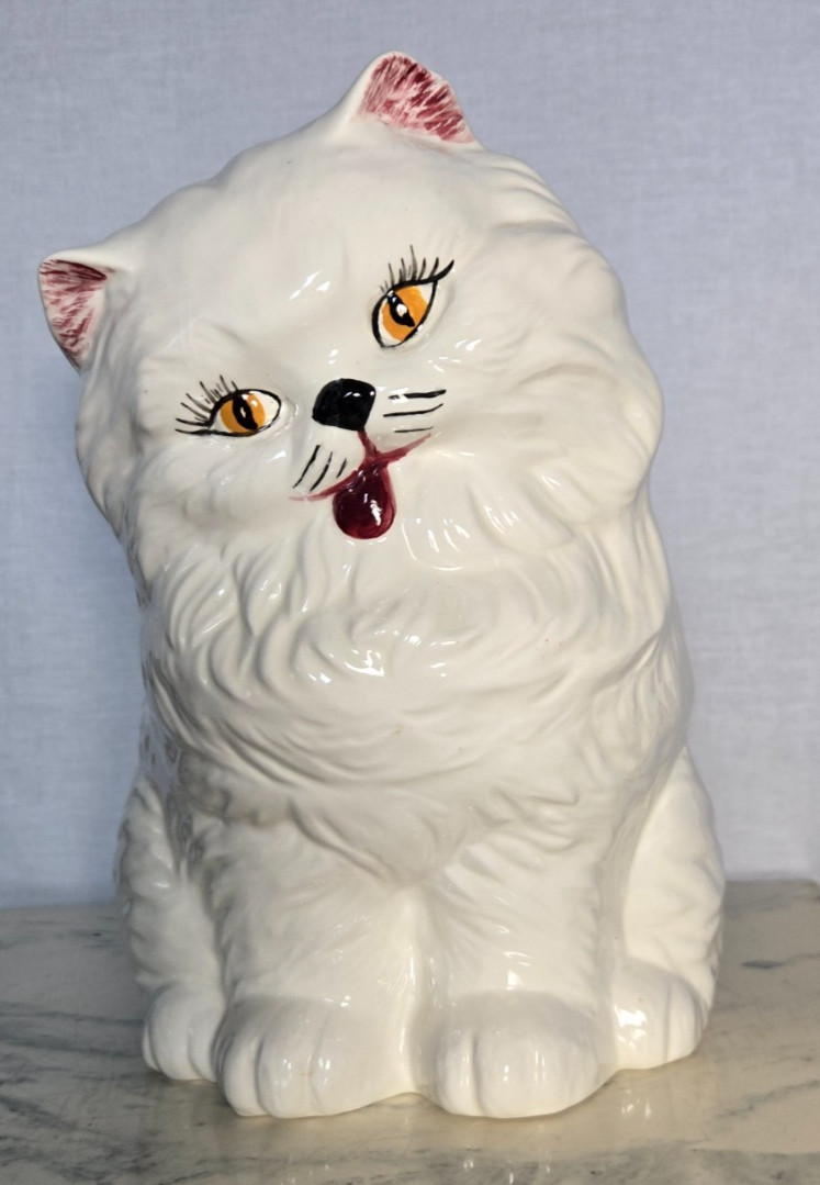 Vintage 1985 Hand Painted Ceramic Persian Cat Figurine 10