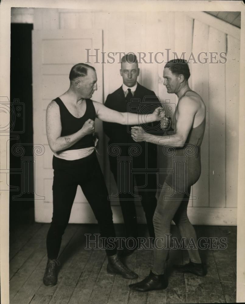 1923 Press Photo Willie Ritchie and Spike Robinson with referee W. Wadhaus 1923 Press Photo Willie Ritchie and Spike Robinson with referee W. Wadhaus