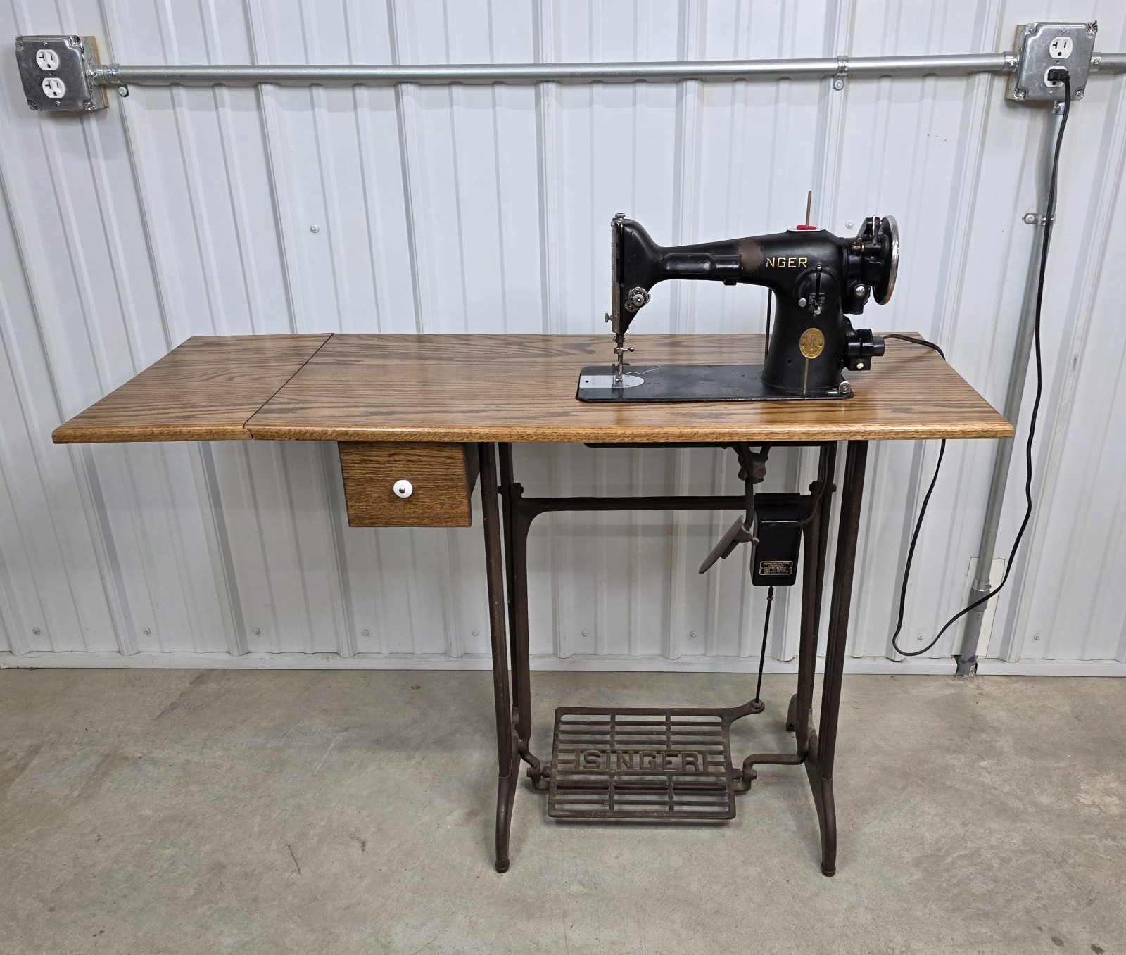 RARE 1937 Singer 1200 Professional Sewing Machine Drop Leaf Treadle Knee Lift RARE 1937 Singer 1200 Professional Sewing Machine Drop Leaf Treadle Knee Lift
