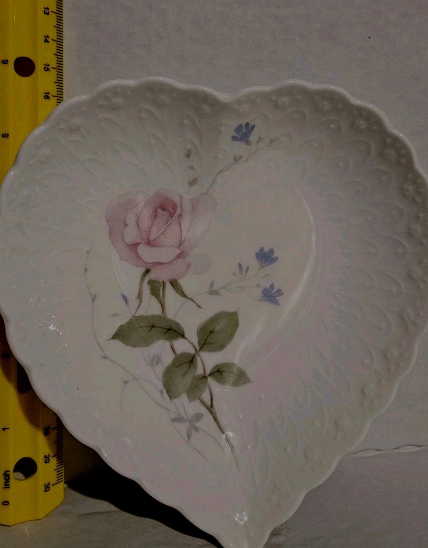 Mikasa April Rose Heart Shaped Porcelain Trinket Dish MCM Japan \ Mikasa April Rose Heart Shaped Porcelain Trinket Dish MCM Japan \
