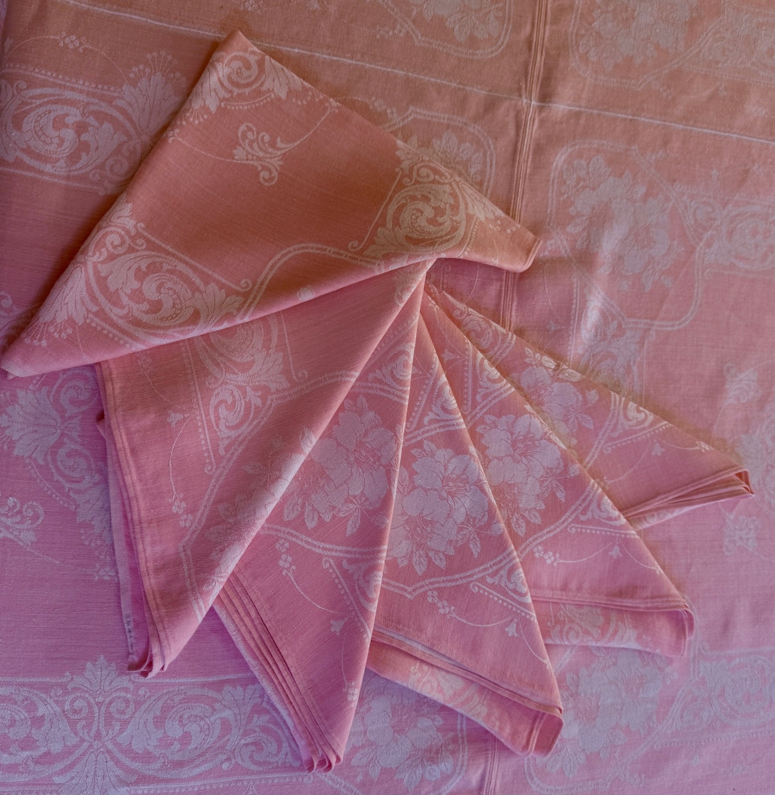 Vintage Estate Linens: Pink Irish Linen Damask Tablecloth & Napkins for 6  B555