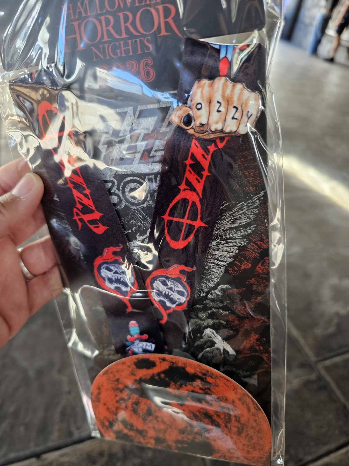 Universal Studios Halloween Horror Nights 2026 HHN Ozzy Lanyard Pin Set