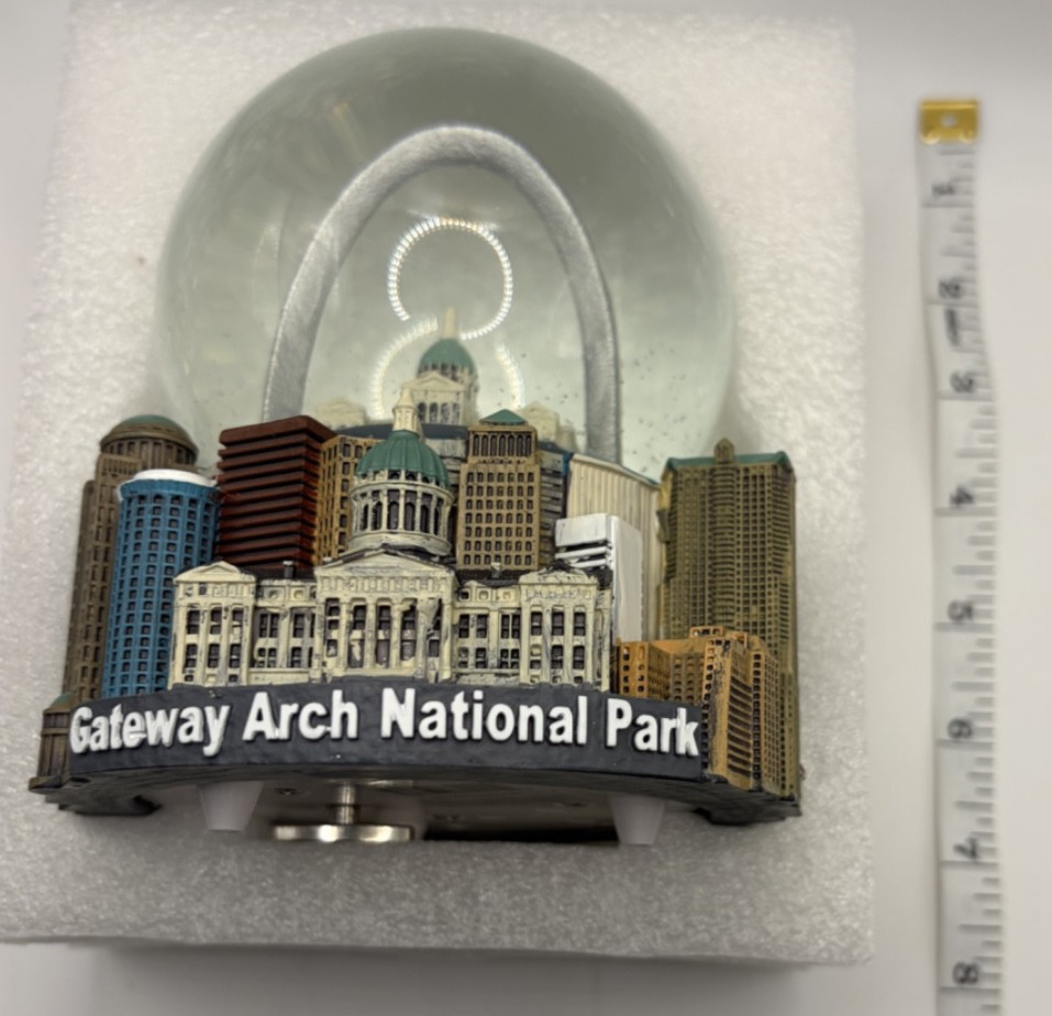 Gateway Arch musical snow globe NIB Gateway Arch musical snow globe NIB