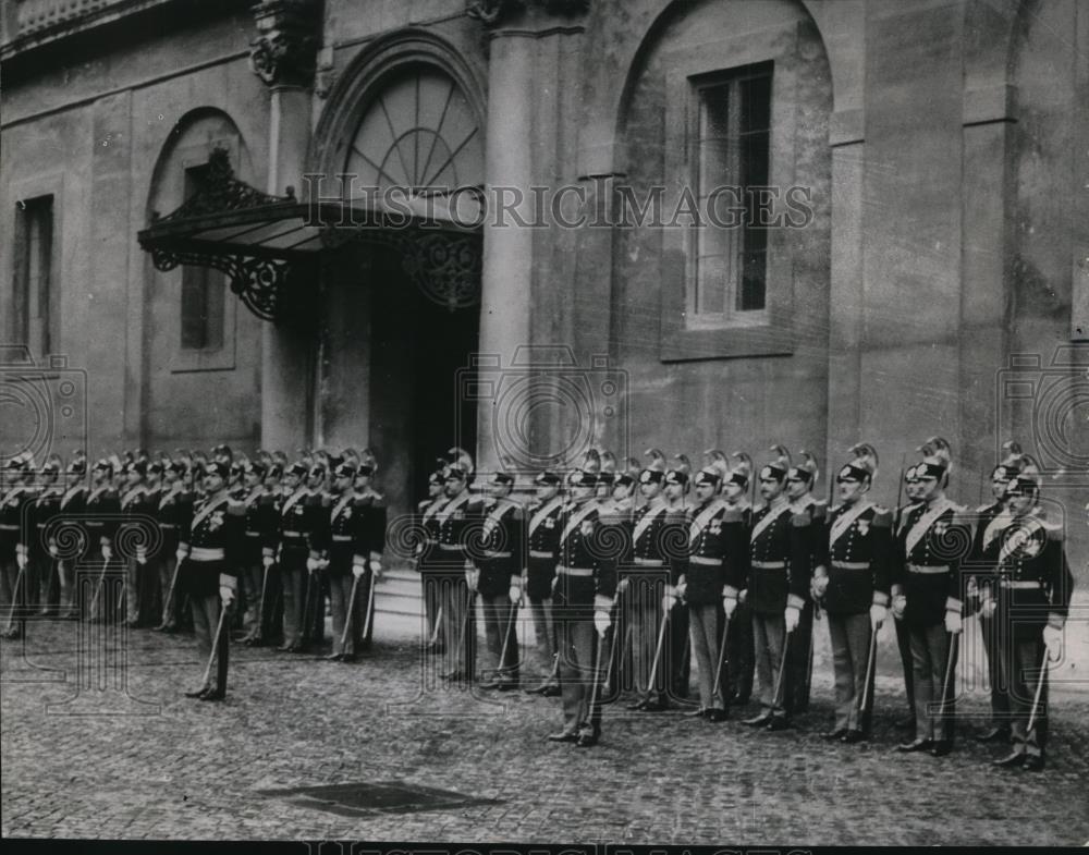 1939 Press Photo Noble Guards on duty as Cardinal Pacelli is elected as Pope 1939 Press Photo Noble Guards on duty as Cardinal Pacelli is elected as Pope