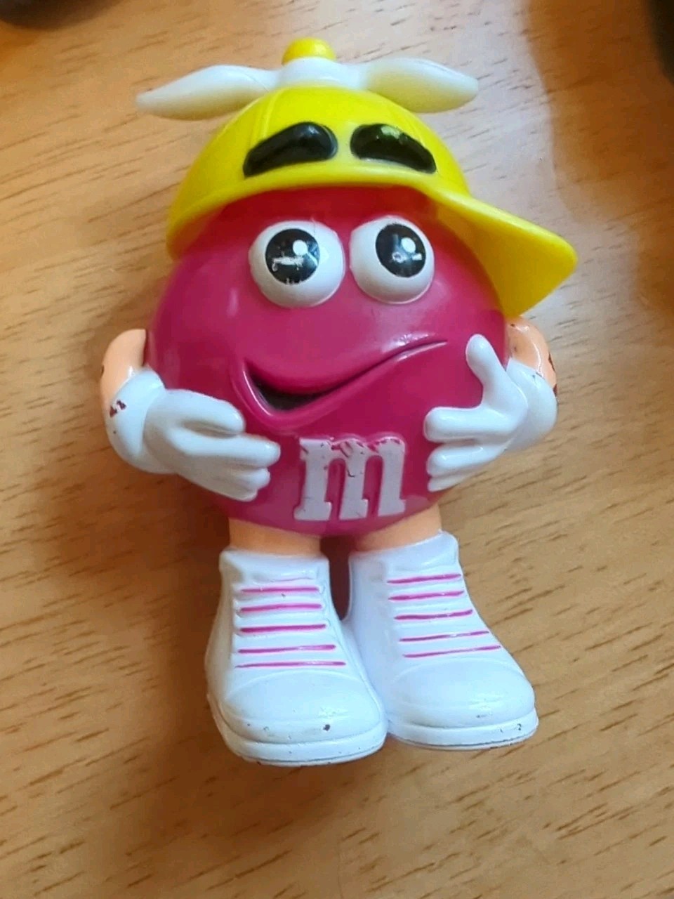 M&M\'S MINI Candy Dispenser Yellow Whirly Hat Red Body Empty 3.25”tall Easter
