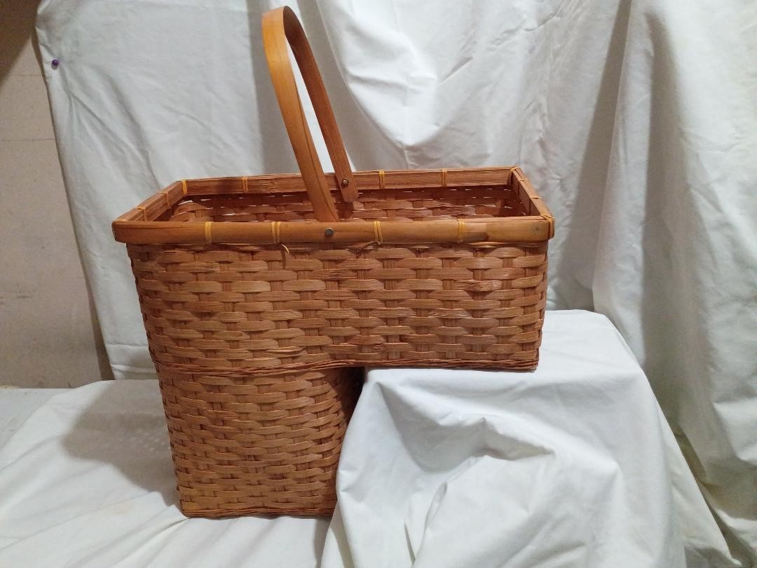 Wooden Woven Stair Step Basket In VERY GOOD unused condition OBO