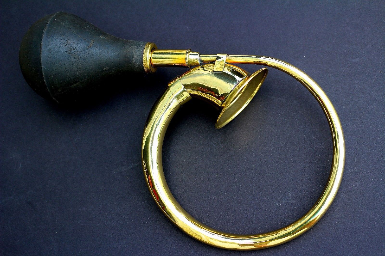 DEURA CIRCULAR BRASS BULB HORN vintage antique old car taxi clown DEURA CIRCULAR BRASS BULB HORN vintage antique old car taxi clown