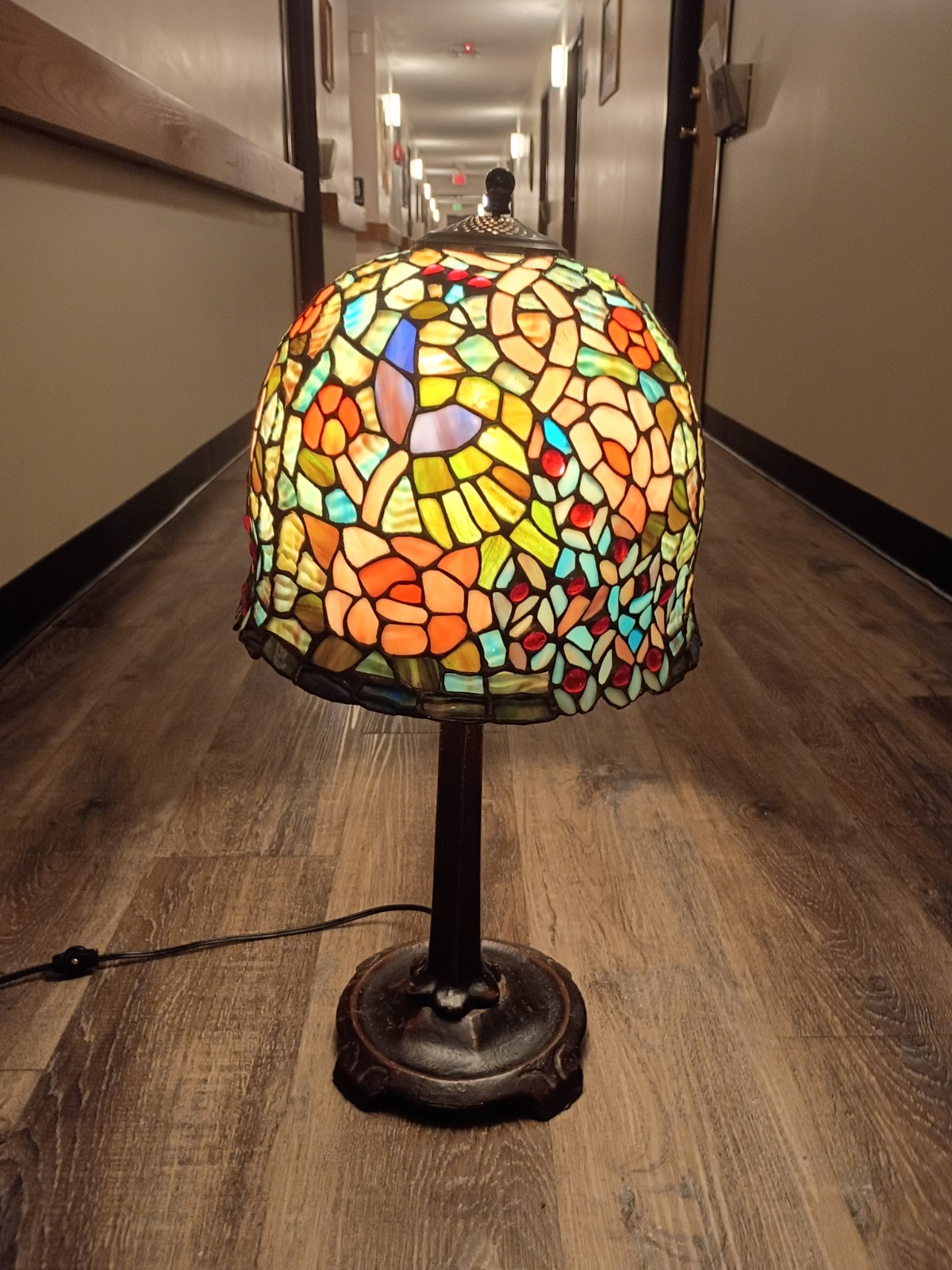 THIS RARE ANTIQUE TIFFANY STAIN GLASS LAMP IS 25HT X 13.5W FOR HOME/OFFICE DEAL THIS RARE ANTIQUE TIFFANY STAIN GLASS LAMP IS 25HT X 13.5W FOR HOME/OFFICE DEAL