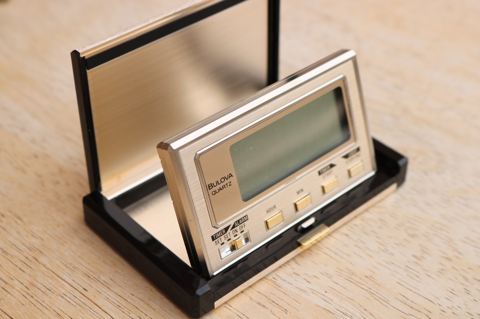 Vintage Bulova Quartz B6998 Digital Travel Alarm Clock Silver Folding Desk Japan Vintage Bulova Quartz B6998 Digital Travel Alarm Clock Silver Folding Desk Japan