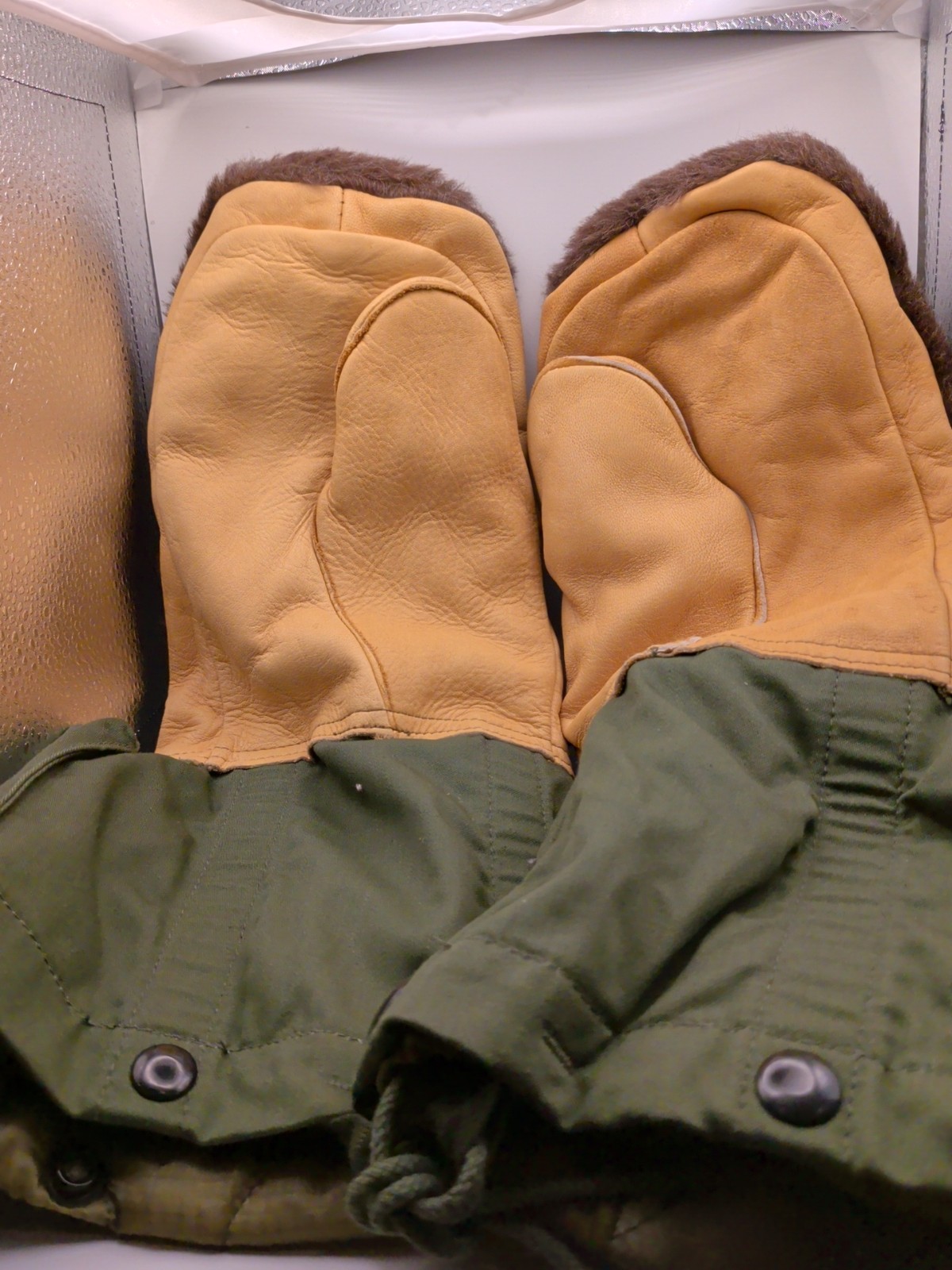 USGI M1949 Arctic Mitten Set 1951 Medium - Mint Condition USGI M1949 Arctic Mitten Set 1951 Medium - Mint Condition