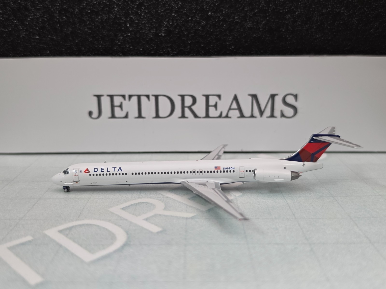 1/400 DELTA AIRLINES MD-88 (MD-80) 2007'S UPWARD COLORS N999DN NG MODEL PROMOTED