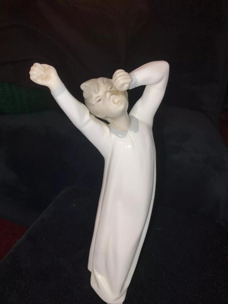 Vintage Lladro' Figurine Boy Yawning #4870 Stands 8.5” Tall (PERFECT CONDITION) Vintage Lladro' Figurine Boy Yawning #4870 Stands 8.5” Tall (PERFECT CONDITION)