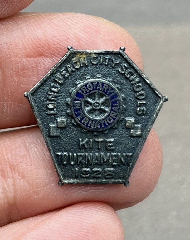 1928 Long Beach City Schools Kite Tournament Pin CA NY? Screw Back 3/4
