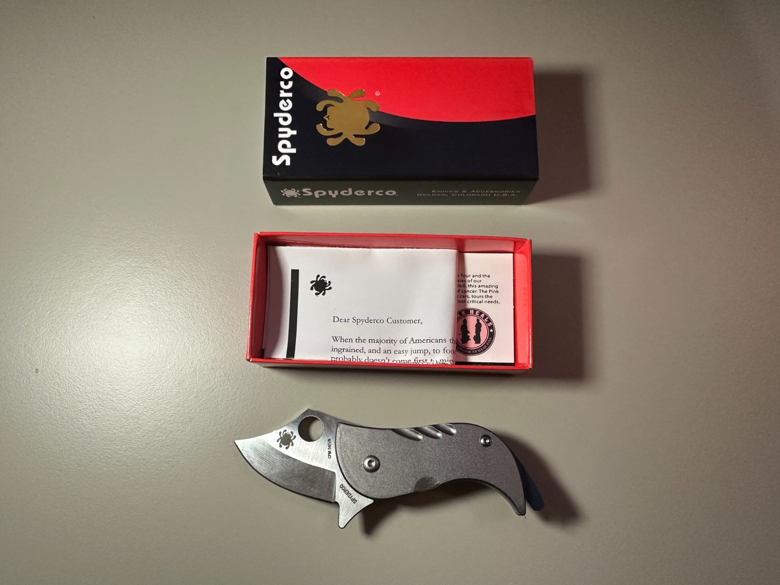 Spyderco C256TIP Pochi Flipper CPM S45VN Plain Titanium Scales Blue Accents