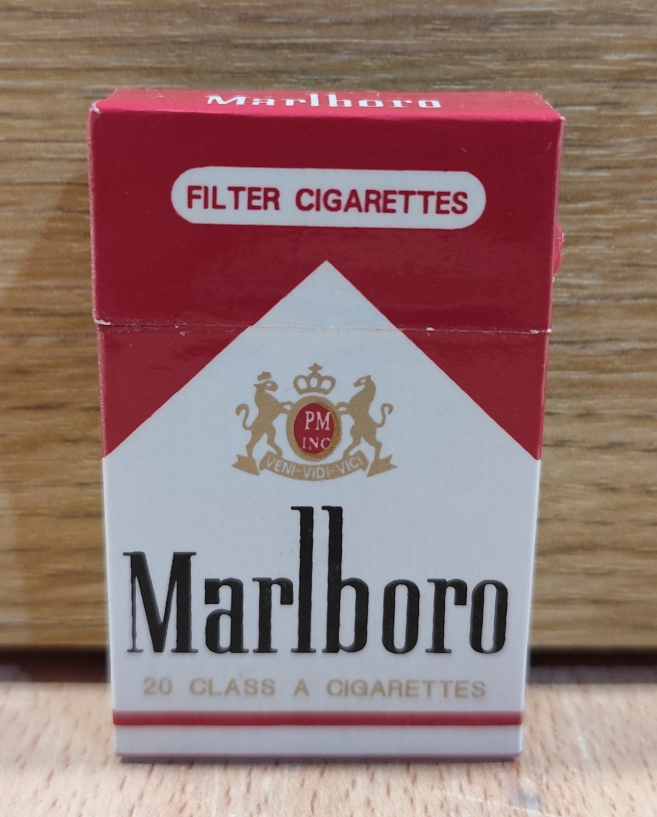 MARLBORO CIGARETTES ADVERTISIGN VTG LIGHTER MINI PACK SHAPE IT WORKS
