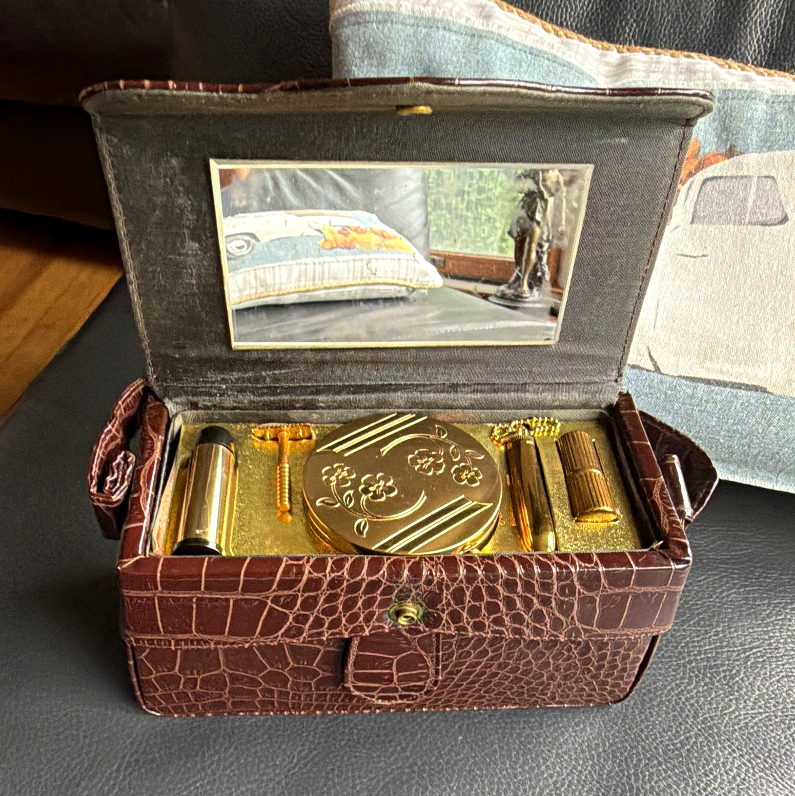 Vintage Brown Croc-Embossed Vanity Makeup Travel Case w/ Mirror