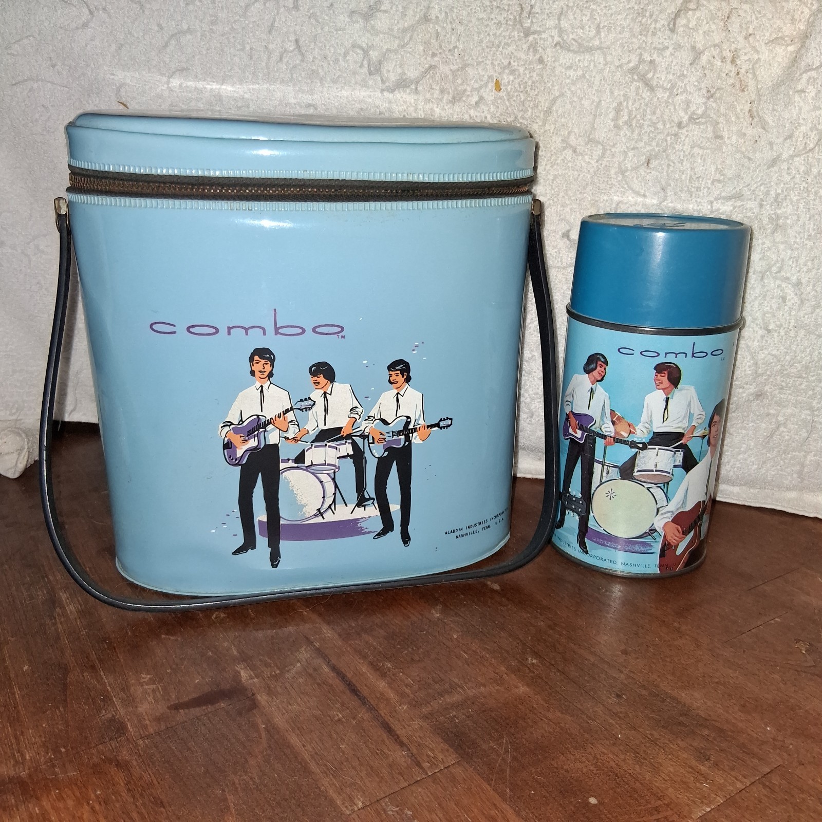 Vintage COMBO Brunch Bag & Thermos - 60's Rock n' Roll - (1967) Nice And Clean Vintage COMBO Brunch Bag & Thermos - 60's Rock n' Roll - (1967) Nice And Clean