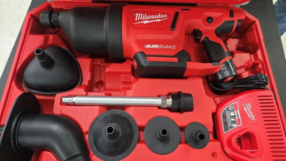 Milwaukee M12 Airsnake Drain Cleaning Air Gun Kit + Battery & Charge (PD2105672)