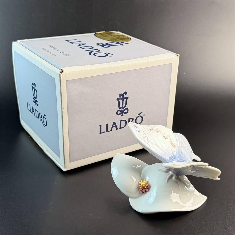 Lladro #6589 Morning Calm Butterfly Figurine Retired Spain Porcelain w/ Box Lladro #6589 Morning Calm Butterfly Figurine Retired Spain Porcelain w/ Box