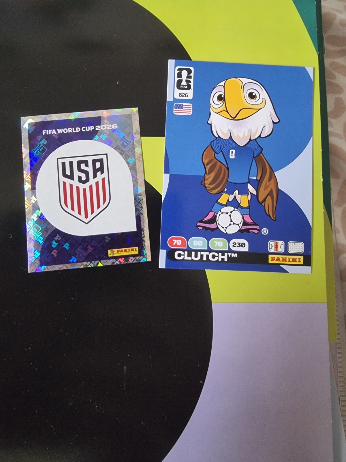 Panini Adrenalyn XL FIFA World Cup 2026 - USA Team Crest (Holo) + Mascot Clutch