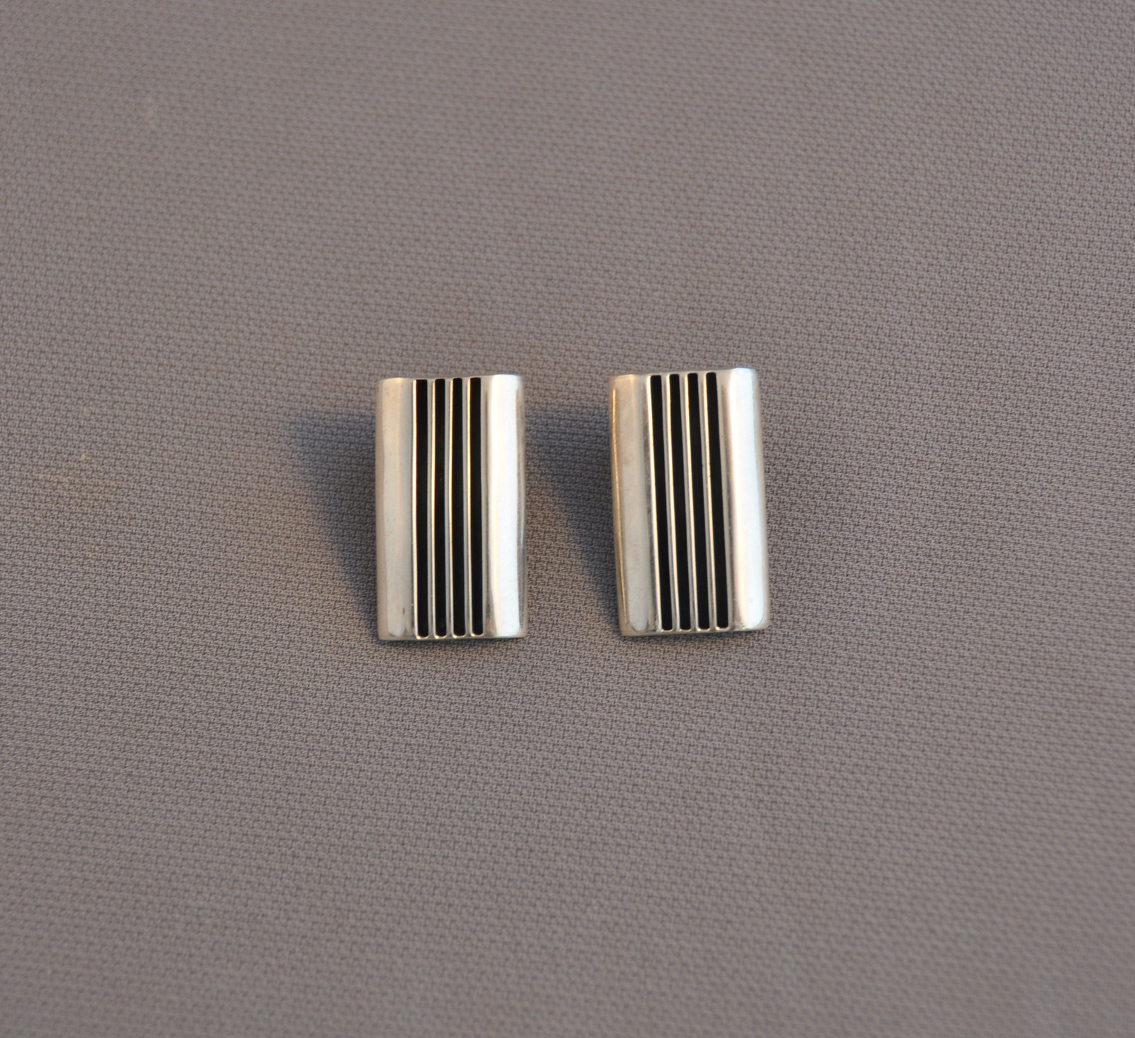VINTAGE NAVAJO INDIAN STERLING SILVER BANDED EARRINGS 1