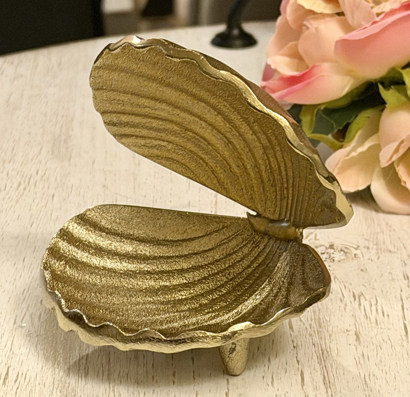 Gold Solid Metal Seashell Trinket Dish Seashell Bowl Shell Tray Vintage Glam 4” Gold Solid Metal Seashell Trinket Dish Seashell Bowl Shell Tray Vintage Glam 4”