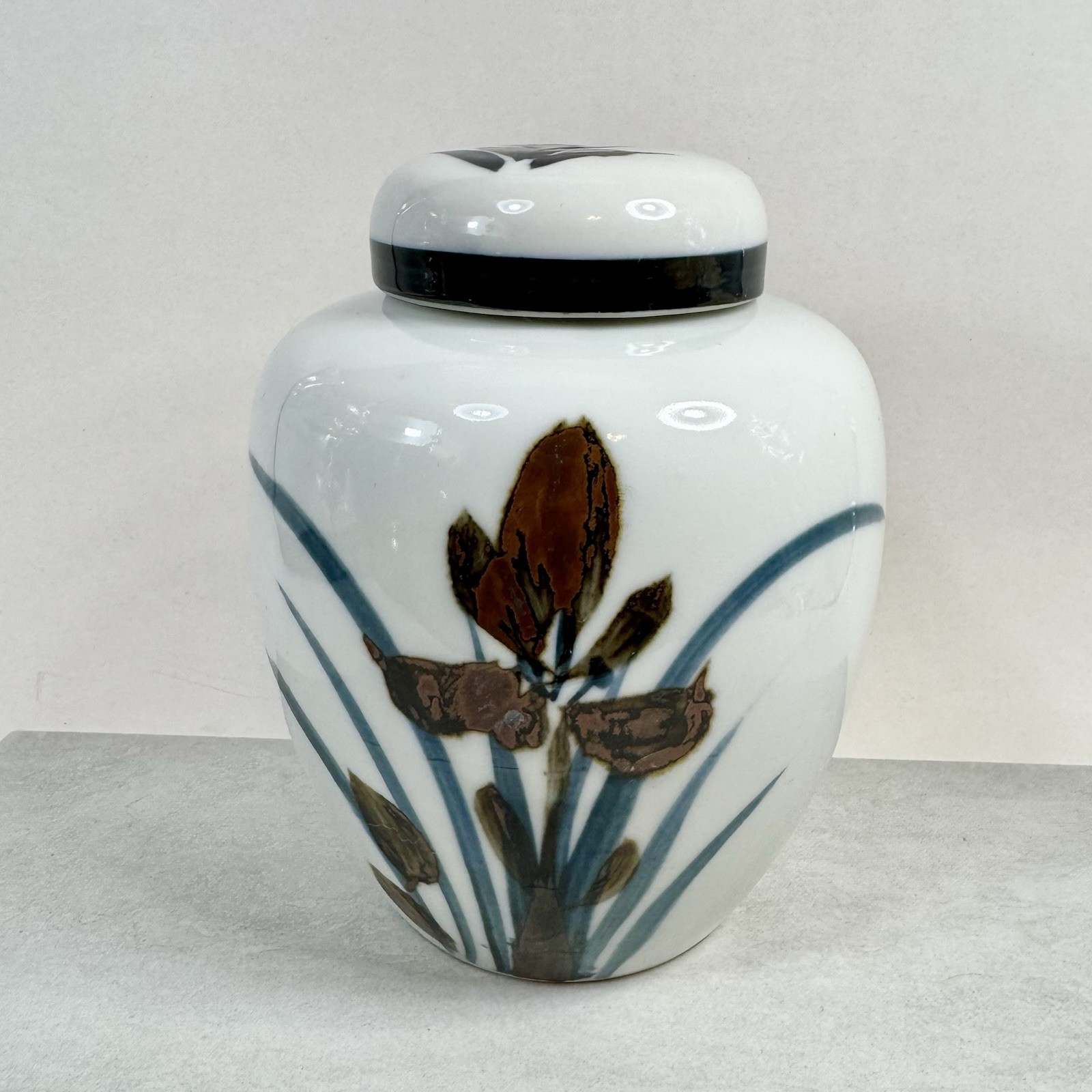 Peking East Collection Ginger Jar Lidded Vintage 5.5” G35