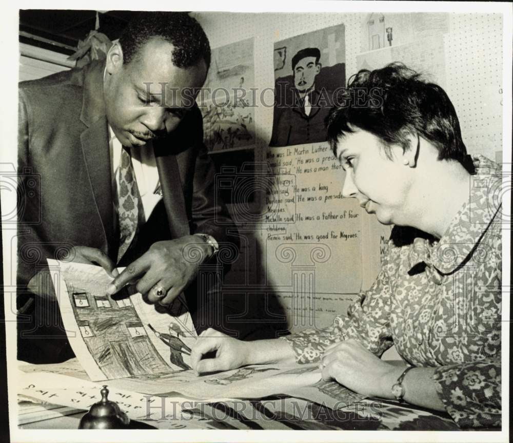 1968 Press Photo Mary Sherburne & Irvin Gordy of Innovation Team check drawings 1968 Press Photo Mary Sherburne & Irvin Gordy of Innovation Team check drawings