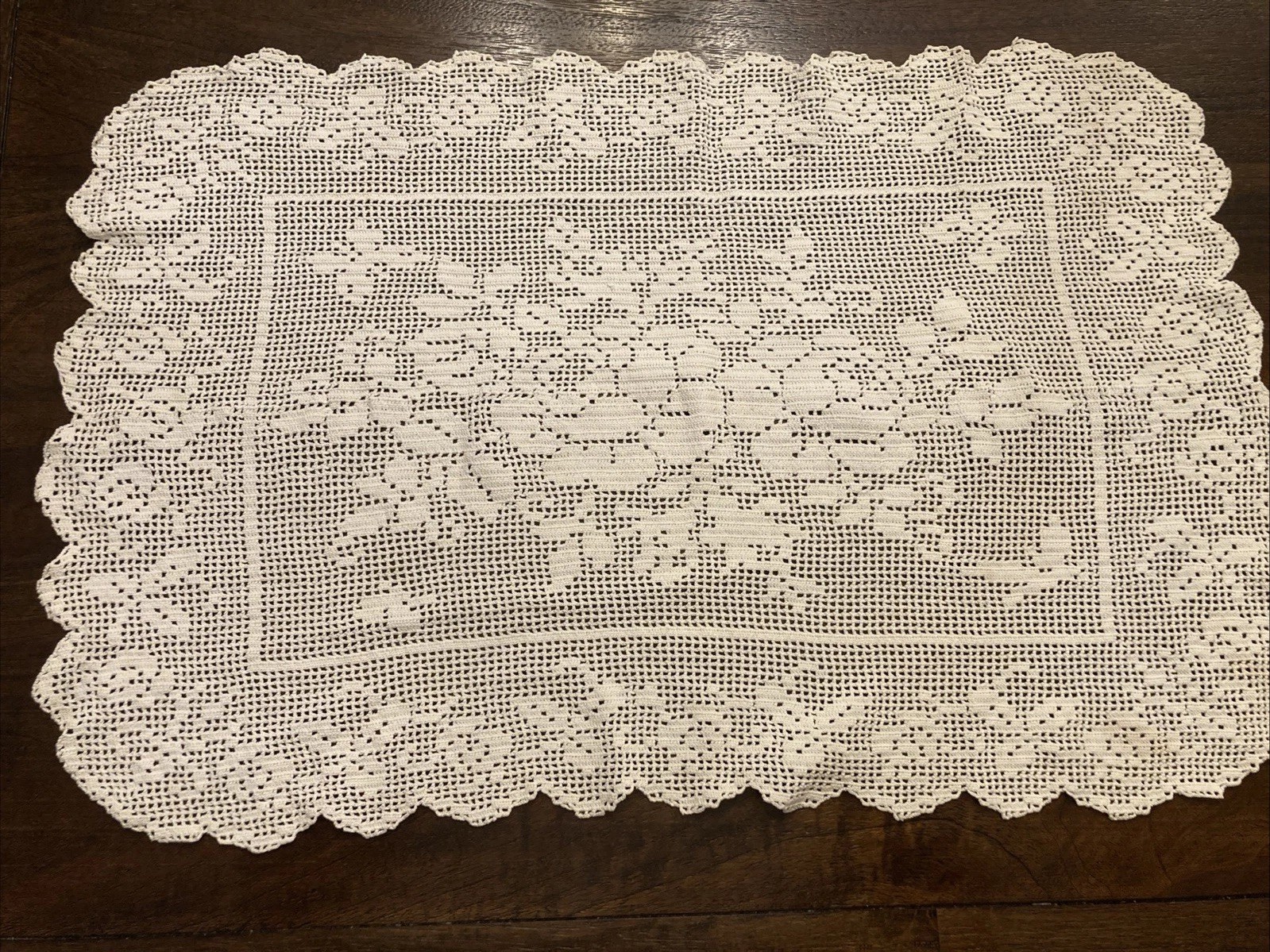 Vintage Handmade Crochet White Doily Table Top Scalloped Edge Roses 27.5”  X 18”