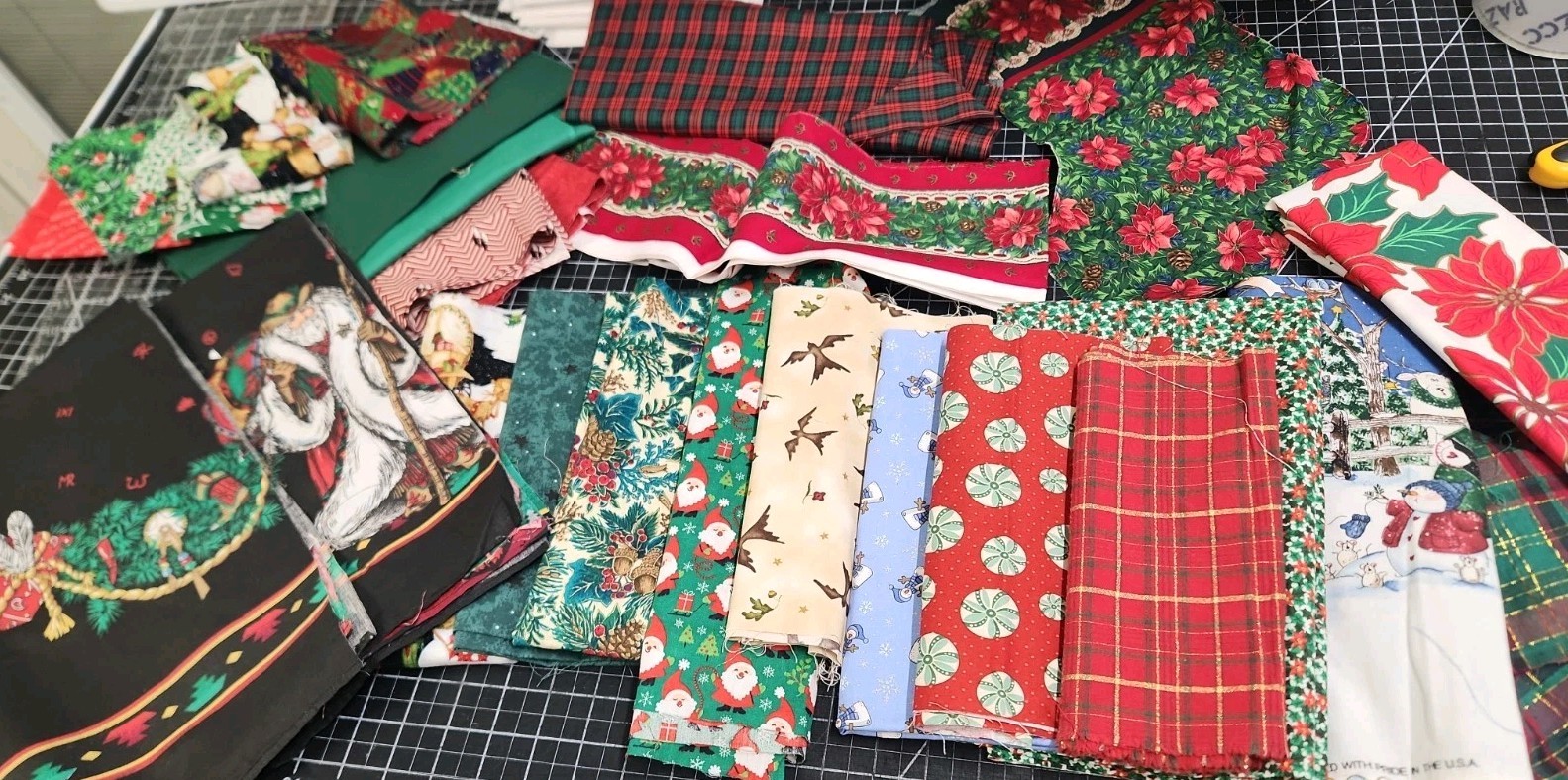 Lot Bundle Christmas 100% cotton Fabric Most vintage abt 2 lb patchwork applique