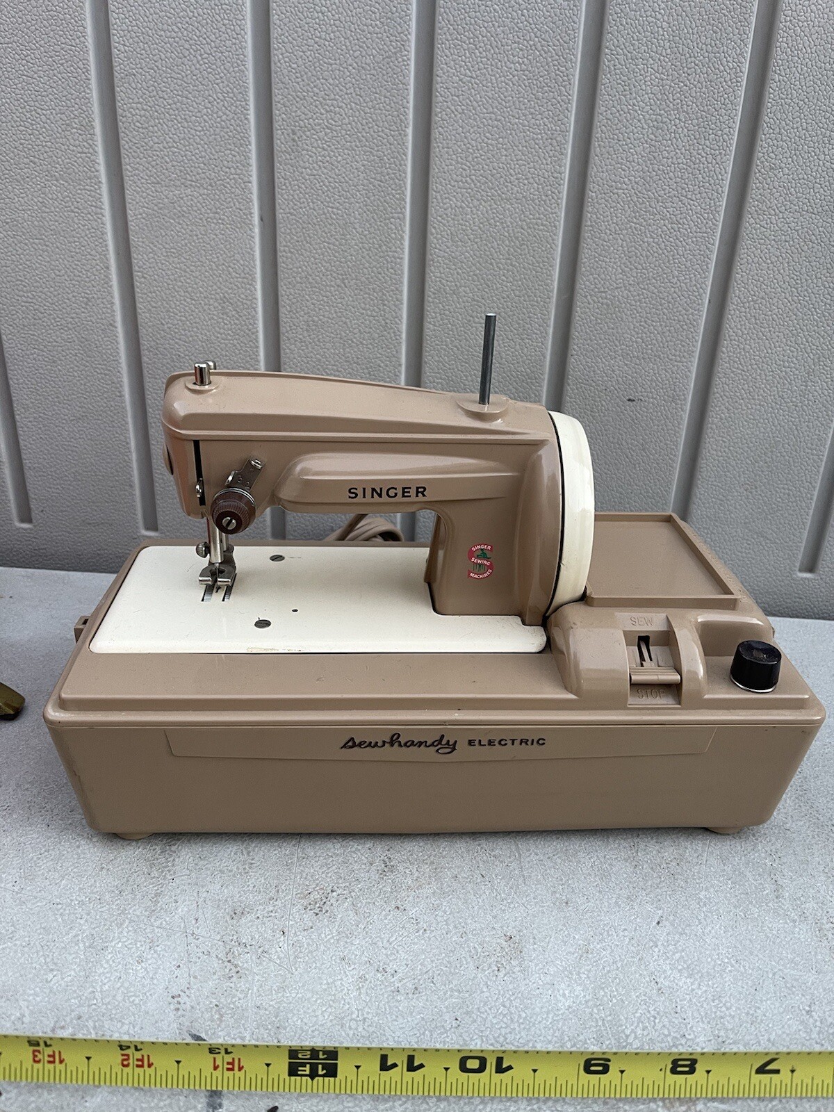 Vintage 1961 Singer SewHandy Child\'s Electric Sewing Machine Model 50D Working