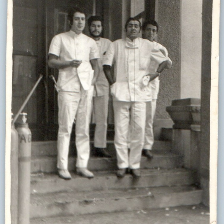 c1970s Hospital Medical Doctors Surgeons Uniforms Gas Tanks Snapshot Photo Vtg c1970s Hospital Medical Doctors Surgeons Uniforms Gas Tanks Snapshot Photo Vtg