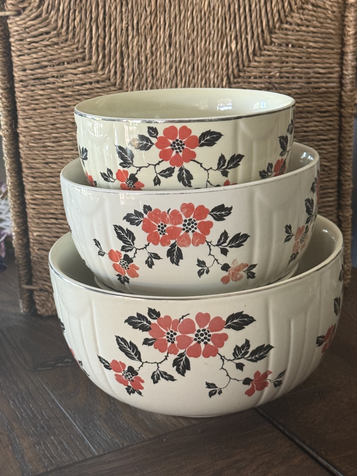 Vintage Hall Red Poppy Nesting Mixer Bowls Set of 3 Superior Quality Kitchenware Vintage Hall Red Poppy Nesting Mixer Bowls Set of 3 Superior Quality Kitchenware