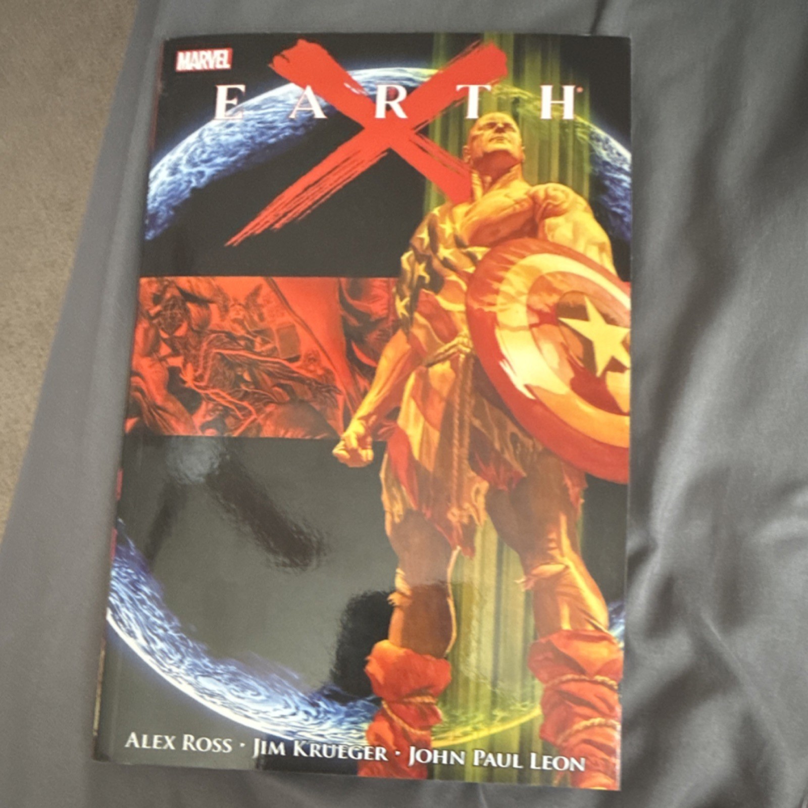 Marvel Earth X by Alex Ross, Jim Krueger & John Paul Leon Trade Paperback Marvel Earth X by Alex Ross, Jim Krueger & John Paul Leon Trade Paperback