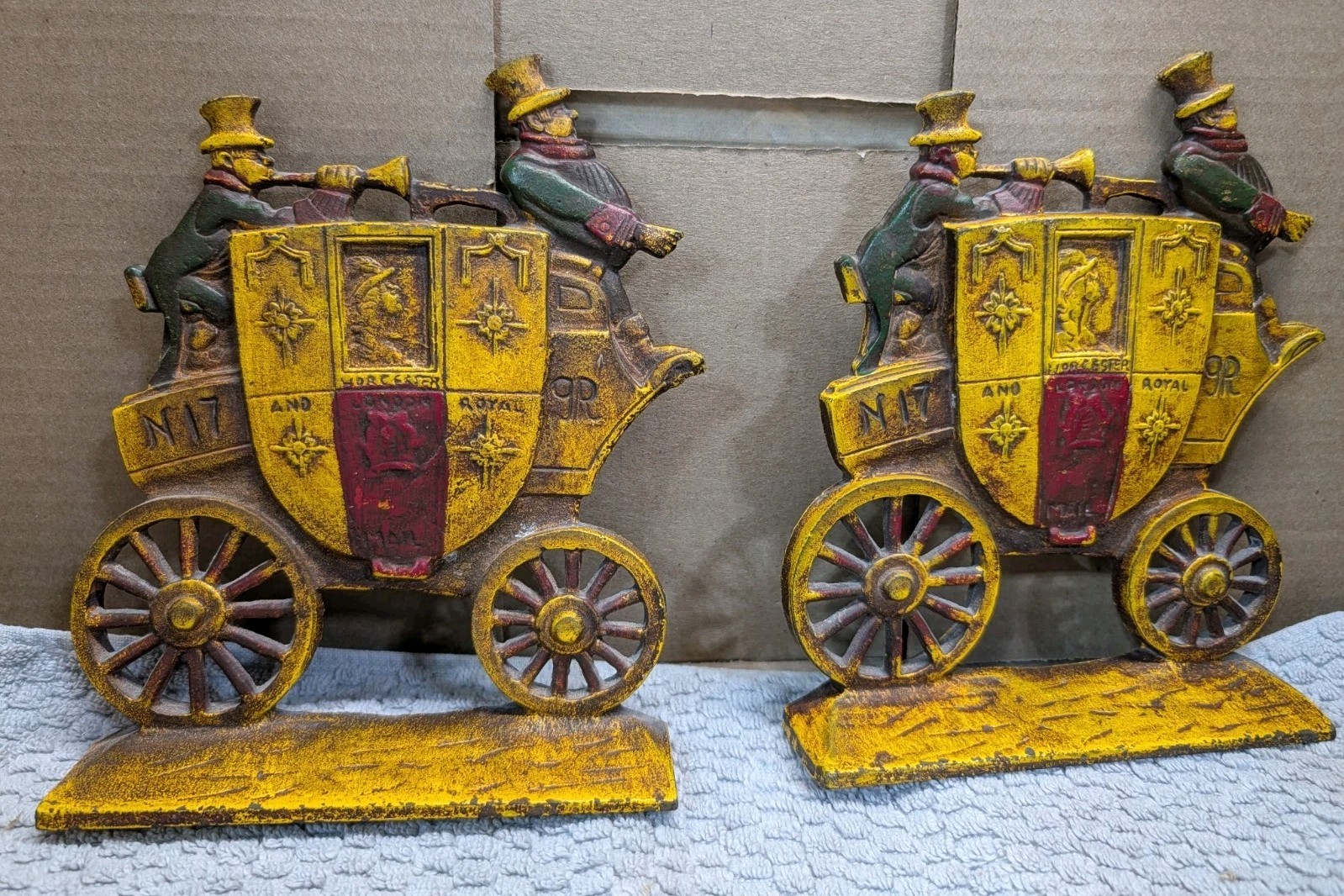 Vintage Nuydea Cast Iron Royal Mail Stagecoach Bookends Worcester London No 17GR