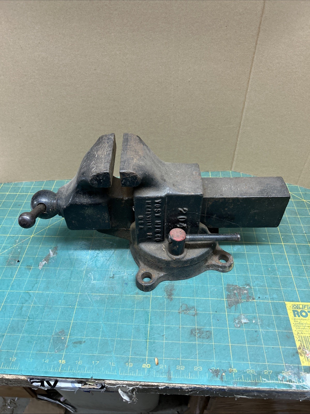 Vintage Original YOST Mfg. Co. Model 204 Bench Vise W/ 4