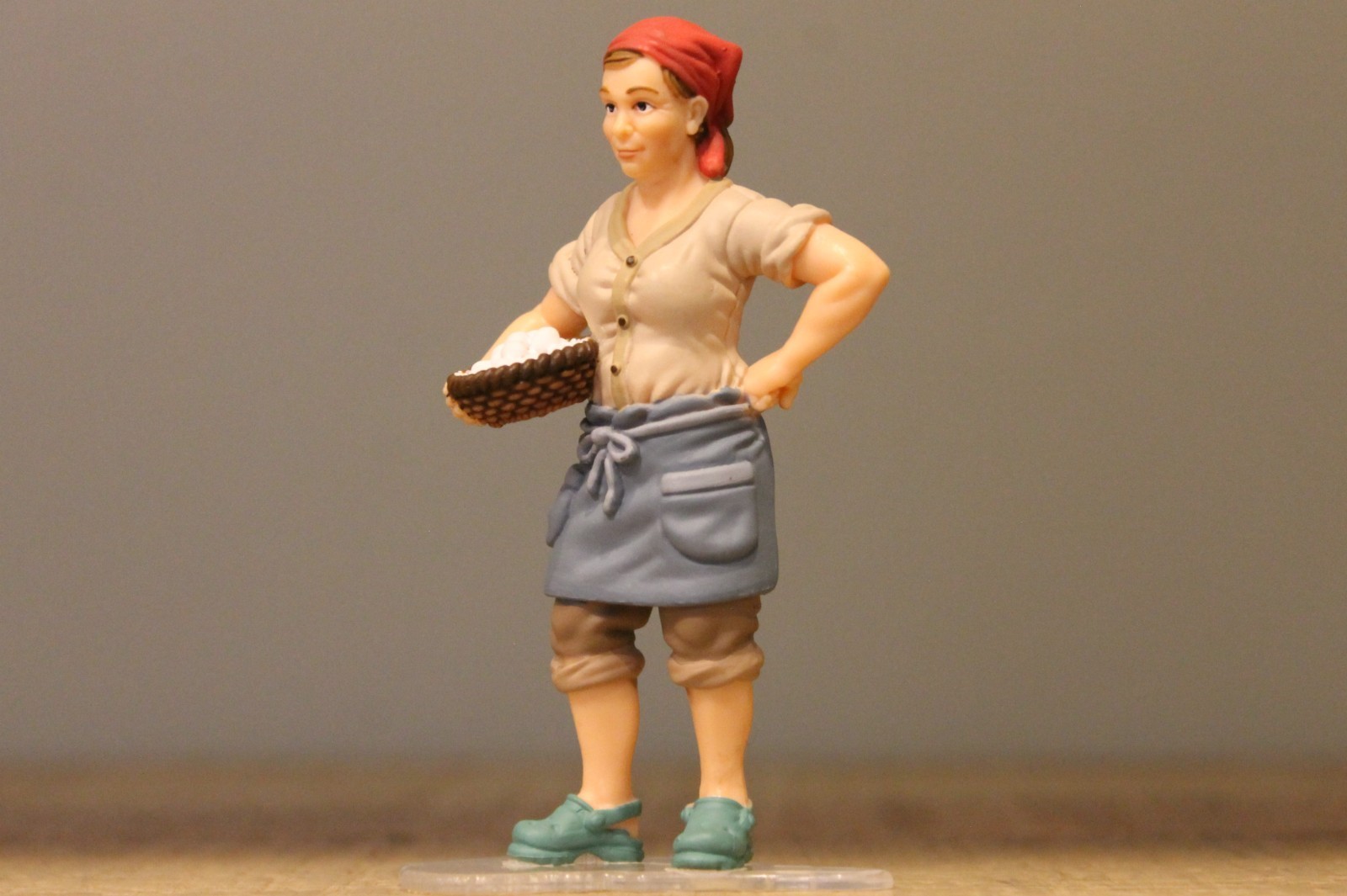 RARE + RETIRED Schleich Farmer\'s Wife with Basket of Eggs 13468 Perfect Conditio