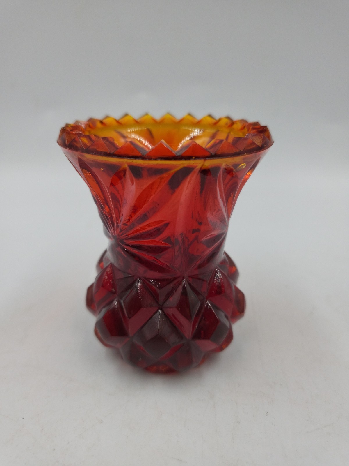 Vtg 60s Fenton Amberina Diamond Point Starburst Mini Vase 2½″ Ruffled UV React Vtg 60s Fenton Amberina Diamond Point Starburst Mini Vase 2½″ Ruffled UV React