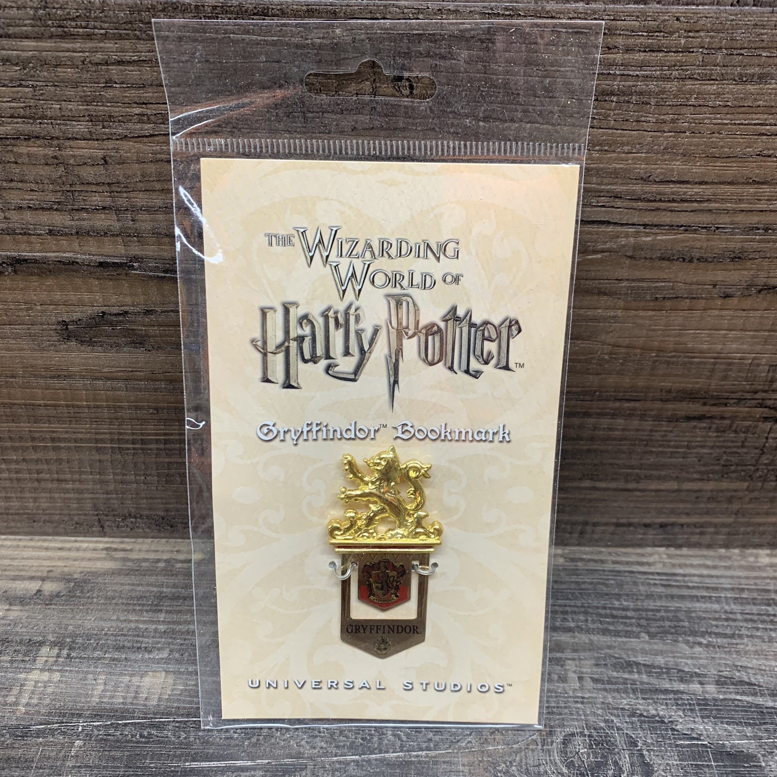The Wizarding World of Harry Potter Bookmark Gryffindor Crest BRAND NEW