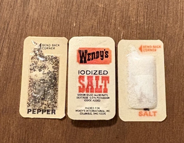 1970s?? VINTAGE WENDY\'S FAST FOOD UNOPENED SALT & PEPPER PACKETS COLLECTIBLE VTG