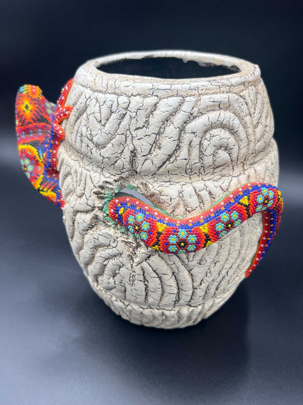RENOWNED HUICHOL INDIAN ARTISAN Lizard Beaded Vase 10.5” Tall