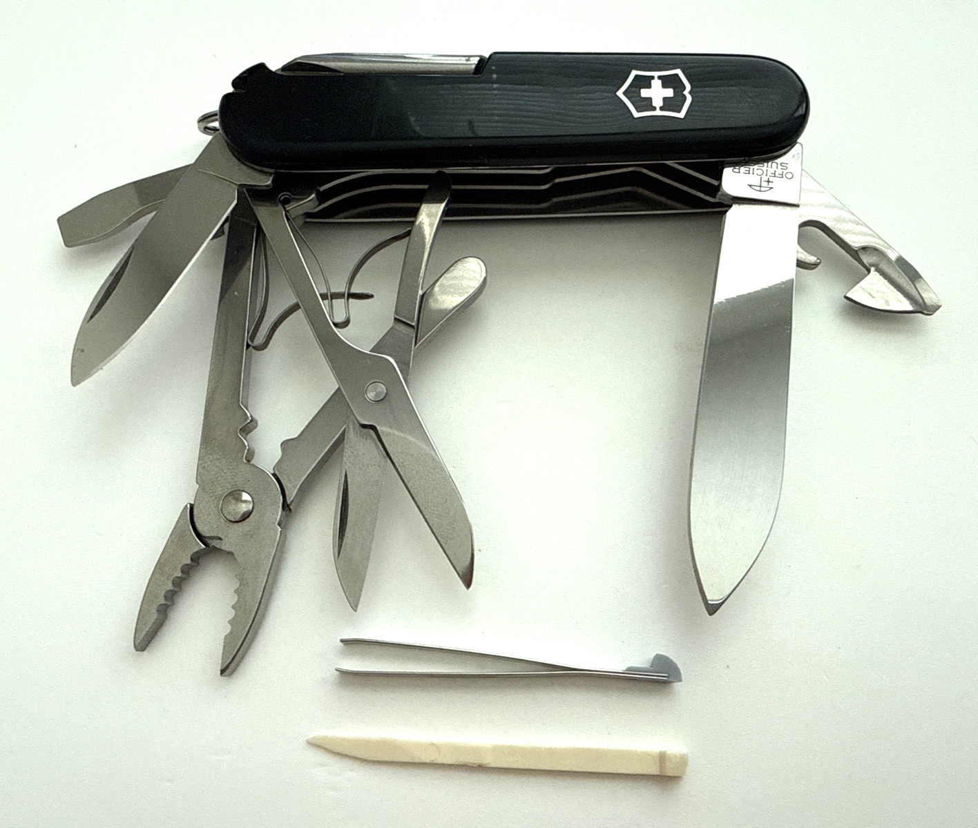 Victorinox Deluxe Tinker Black Swiss Army Medium Pocket Knife Victorinox Deluxe Tinker Black Swiss Army Medium Pocket Knife