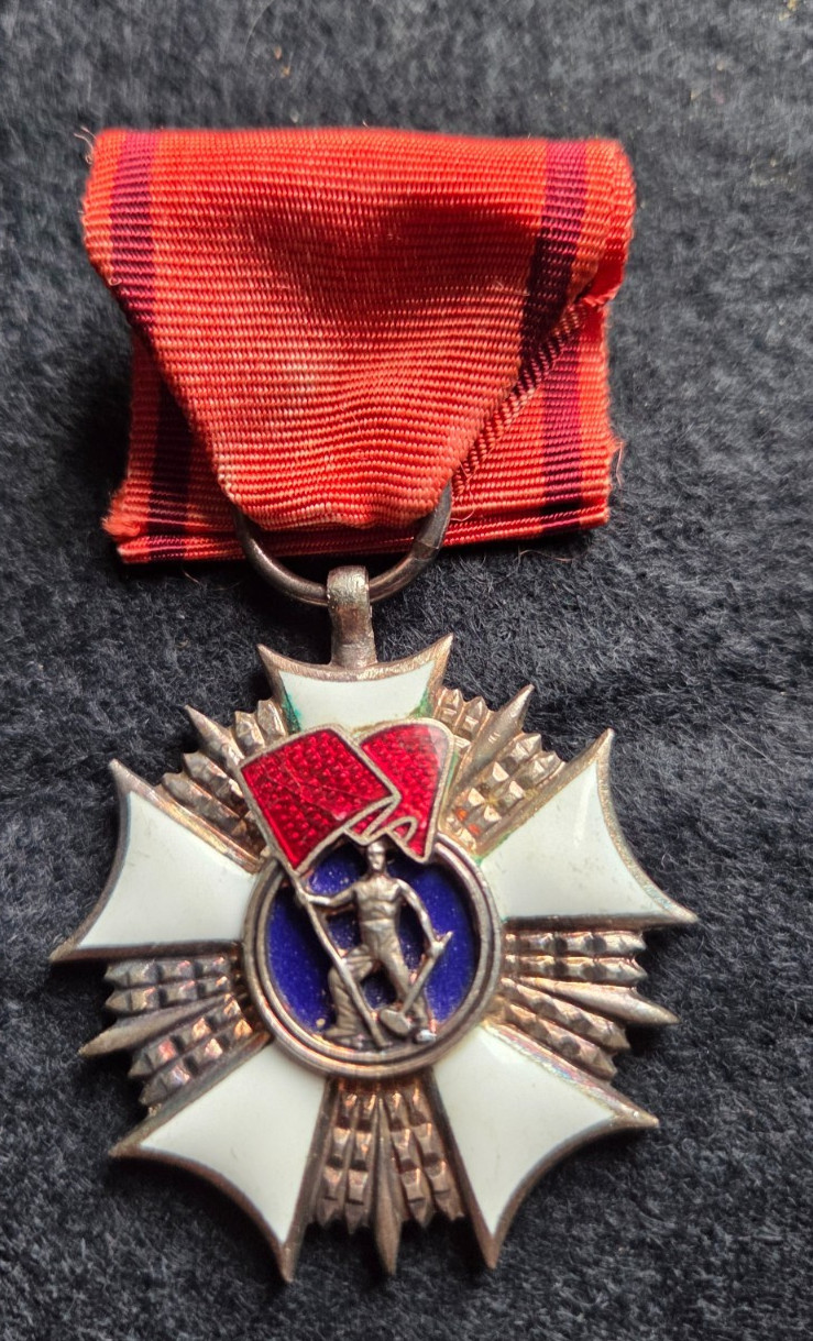 Poland Order of the Banner Medal of Labour 2nd Class (PRL Order Sztandaru Pracy)
