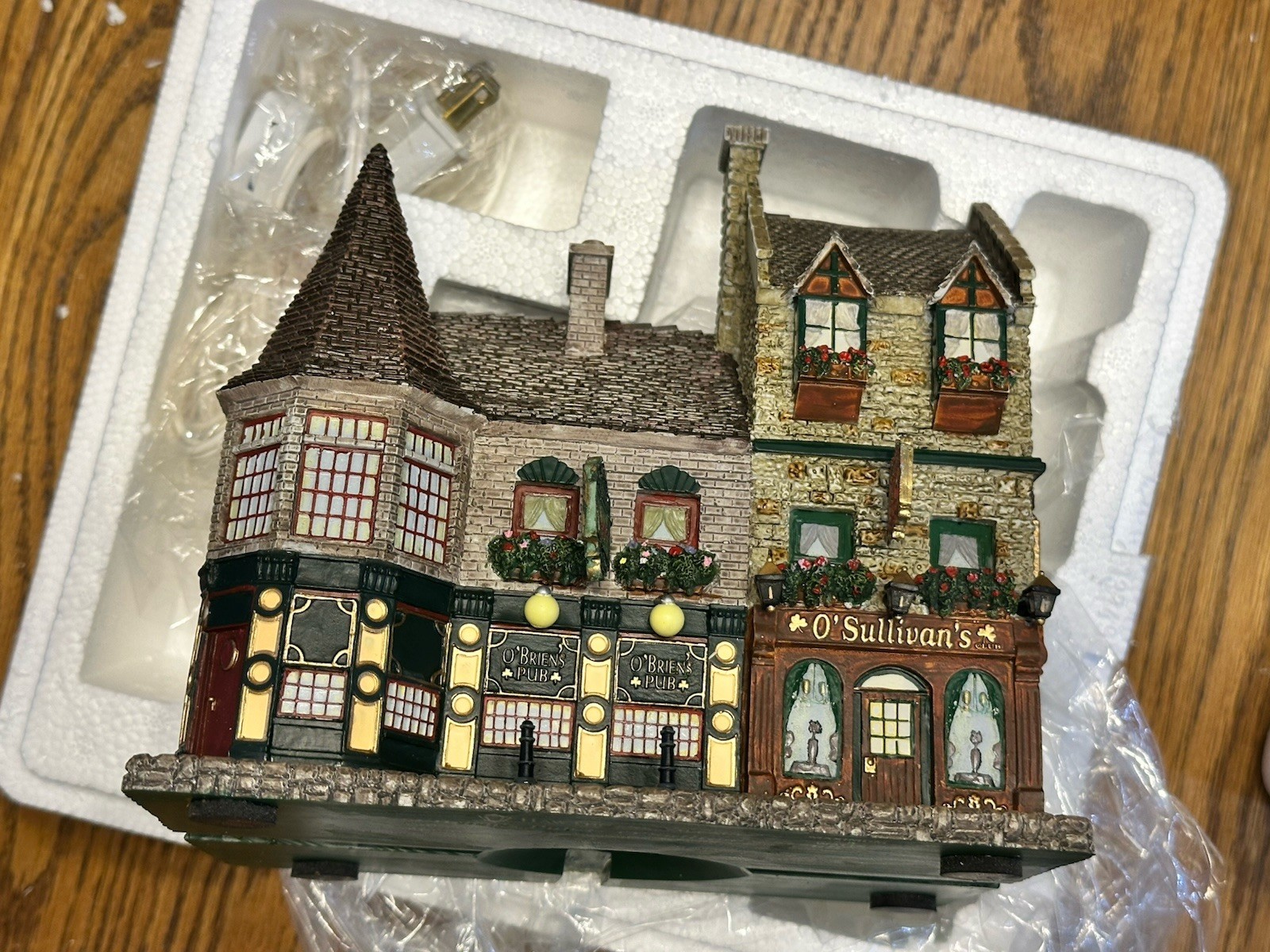 Hawthorne Village: Thomas Kinkade’s Emerald Isle Village: O’Brien’s Pub NEW