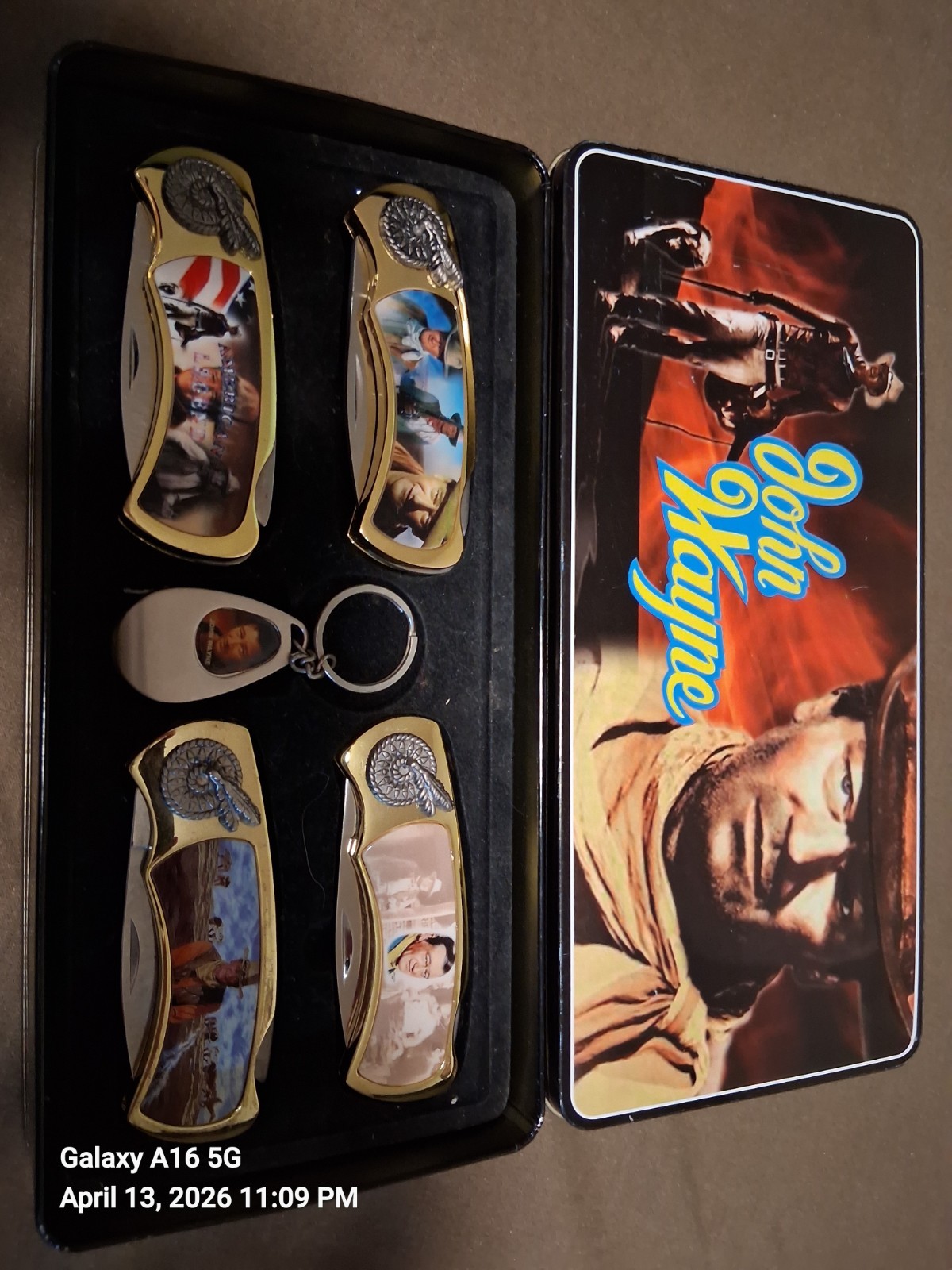 John Wayne \'The Duke\' \'The Legend\' Knife Set with Case John Wayne \'The Duke\' \'The Legend\' Knife Set with Case