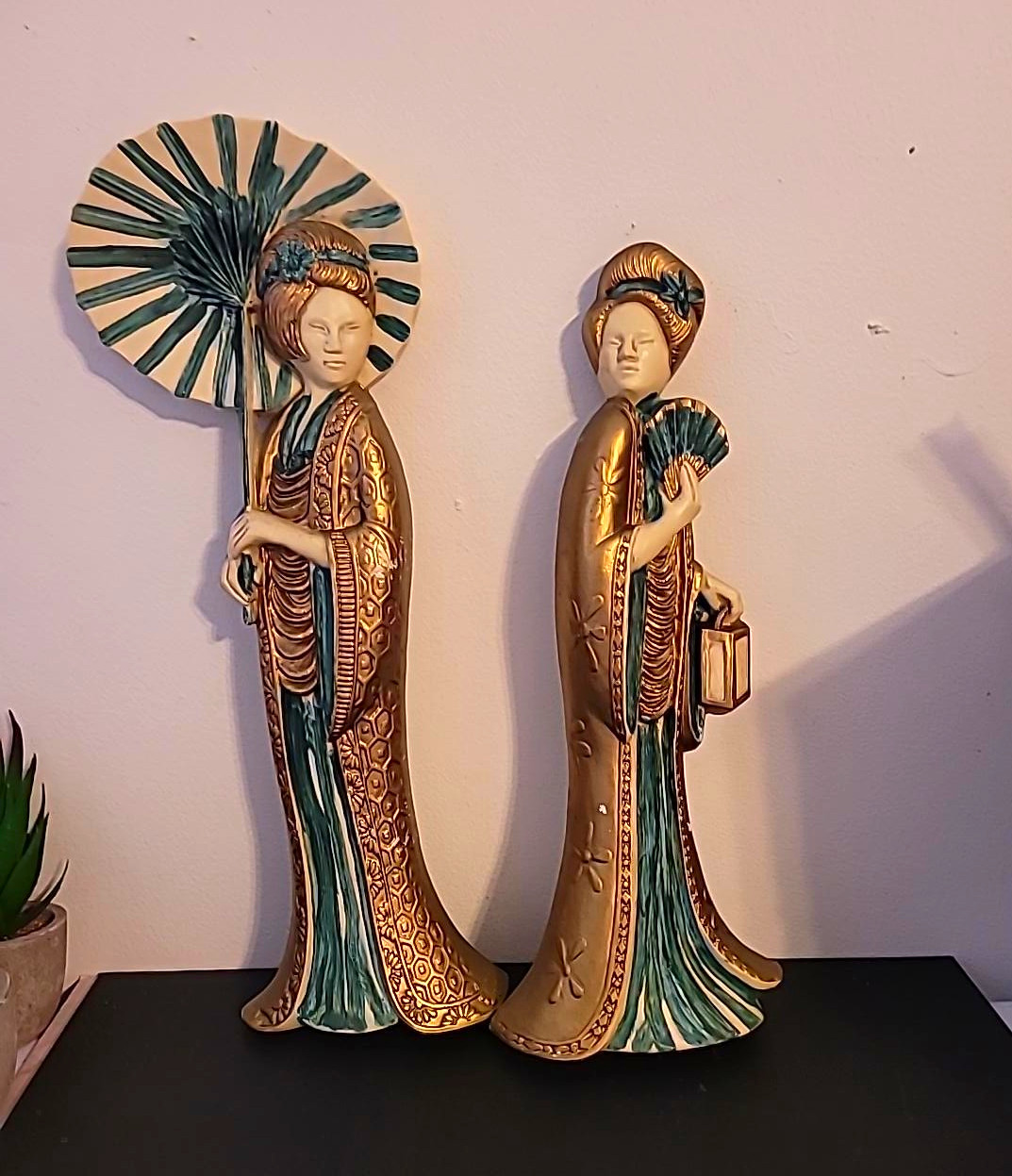 Vintage 1982 HODA Geisha Wall Plaques Pair Asian Decor Fan Parasol USA 6740